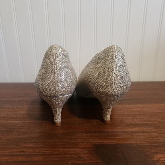 Svdsphde Women's Size‎ 9.5 Gold Glitter Wedding Day Kitten Heels NIB - Picture 6 of 8